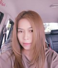 Rinna 44 ans . Thaïlande