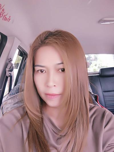 Rinna 44 ans . Thaïlande