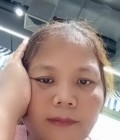 Numthip 49 ans Suphnburi Thaïlande