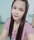 Ying 32 ans Khun Thot Toll Plaza Thaïlande