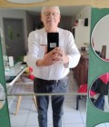René 69 ปี Vannes  France