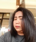 Pueng 39 ans Consulate Thaïlande