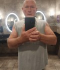 Mike 64 ปี Medford United States
