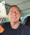 Yann 55 ปี Quimper France