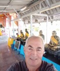 Guy 65 ปี Tours France