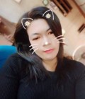 Wipaporn 30 ans เฝ้าไร่ Thaïlande