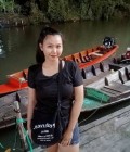 Eve 30 ans Samut Sakhon Thaïlande