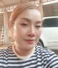 Mintra 48 Jahre Petchaboon Thailand