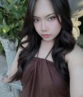 Chompoo 18 ans Salphum Thaïlande