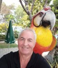 Guy 66 ปี Tours France