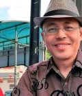 Zhang 51 ปี Chiang  ไทย