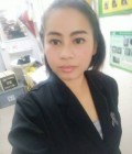 รุ่งทิวา  44 Jahre พาน Thailand