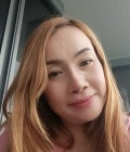 Mintra 48 Jahre Petchaboon Thailand