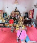 Bualoy 68 ans Mukdaharn Thaïlande