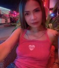 Narintron 31 ans Nakronratchasrima Thaïlande