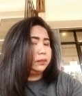Pueng 39 ans Consulate Thaïlande