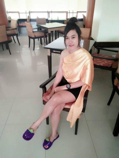 Sa 32 ans Lopburi Thaïlande