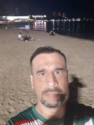 Nicolas 44 ปี Moulins-lès-metz France