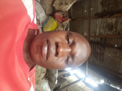 Jeune homme frit