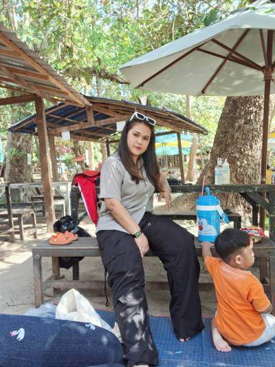 Tangmo 31 ans Kamphaeng Phet Thaïlande