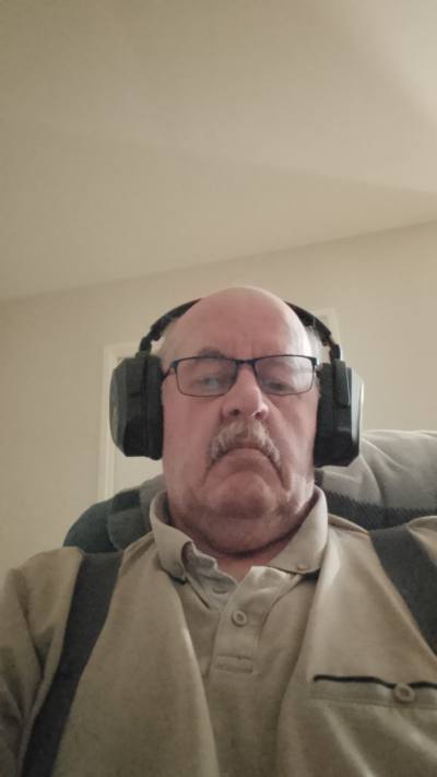 Gerard 64 ปี Hennebont France