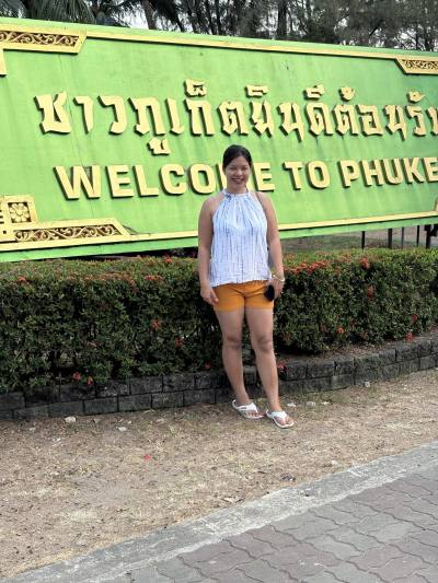 Monthika 30 ans Kong Kan Thaïlande