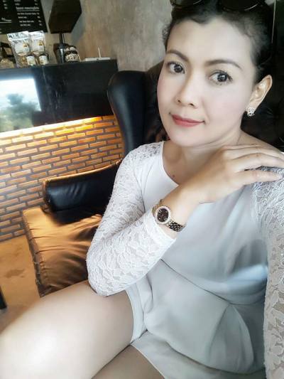 Aicha 46 ans Muong Thaïlande