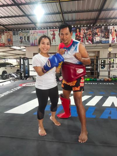 Ploy 41 Jahre Muang  Thailand