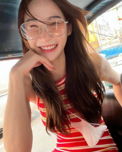 Mina 34 ans Samut Songkhram Thaïlande