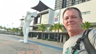 Pete 53 years Sathon Thailand