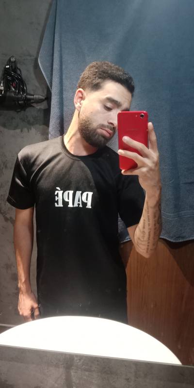 Younes 26 ans Tanger Biélorussie