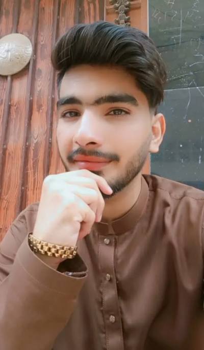 Hassan 27 Jahre Karachi 