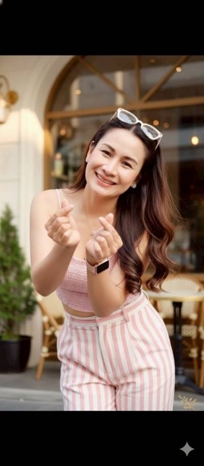 Anuntravee 40 Jahre Kantaralak Thailand