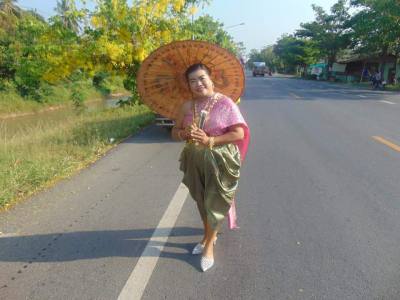 Poojoo 46 Jahre ไชโย Thailand