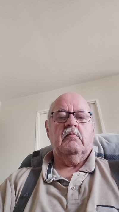 Gerard 64 ปี Hennebont France