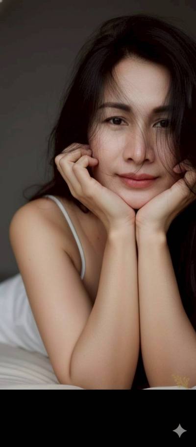 Anuntravee 40 Jahre Kantaralak Thailand