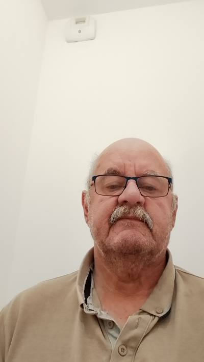 Gerard 64 ปี Hennebont France