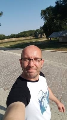 Yann 49 ans Angers  France