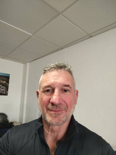 Yann 57 ปี Bormes Les Mimosas France