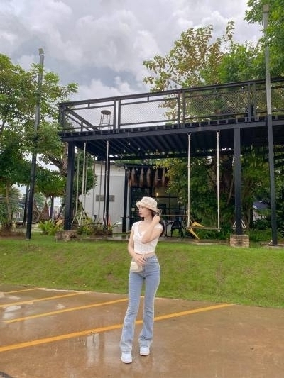 Supattra 23 ans No Thaïlande