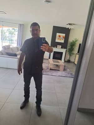Cedric 40 ปี Soucieu-en-jarrest  France