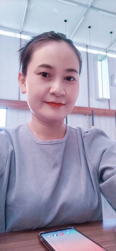 Nicha 35 ans Sakonnakhon Thaïlande