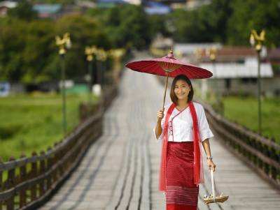 Nushara 40 ans  เรณูนคร Thaïlande