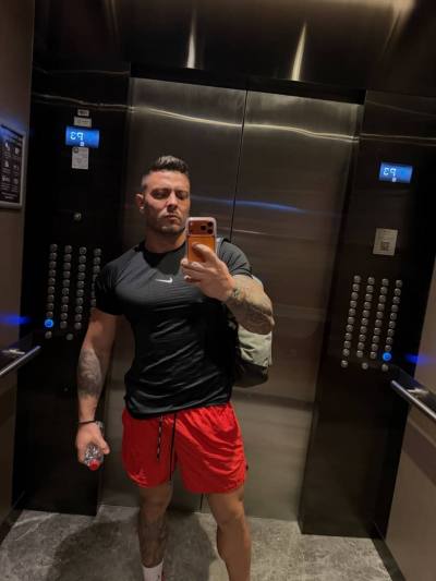 Bojan 33 ปี Abu Dhabi Dubai United Arab Emirates