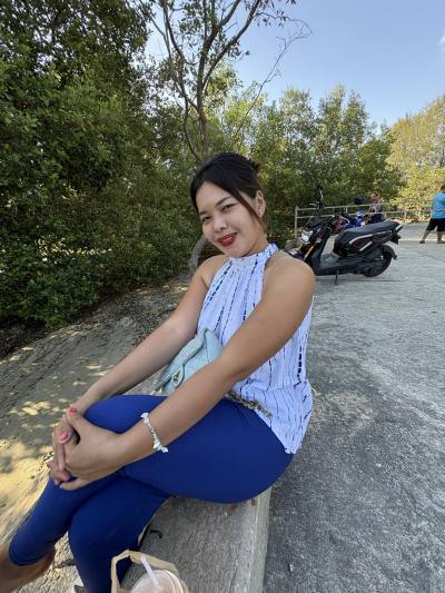 Monthika 30 ans Kong Kan Thaïlande