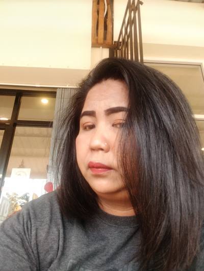 Pueng 39 ans Consulate Thaïlande
