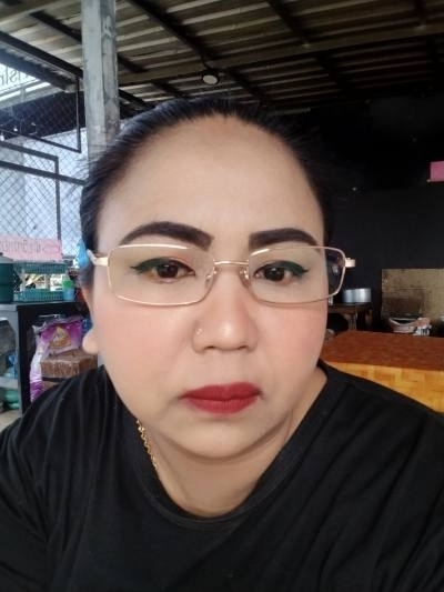 Pueng 39 ans Consulate Thaïlande