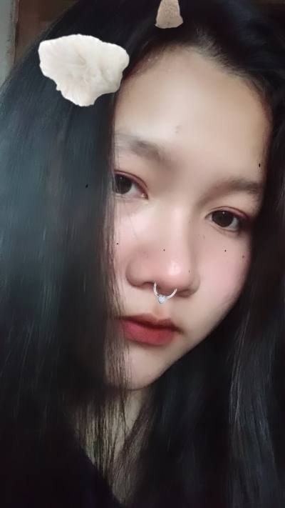 FERN 21 ans ร้อยเอ็ด Thaïlande