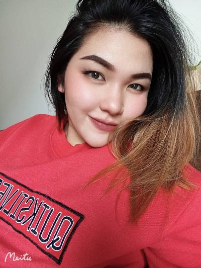 Jariya 28 years Bangkok Thailand