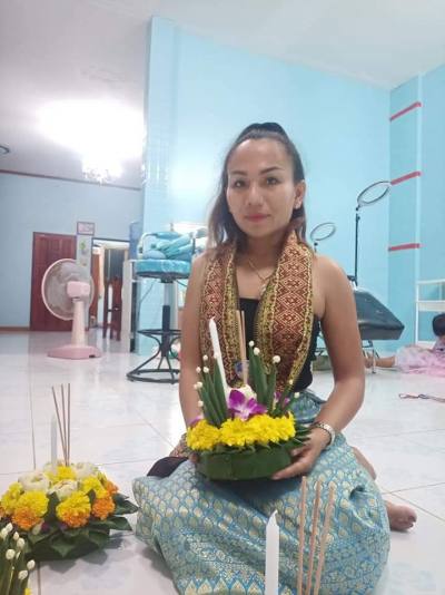 Oraphan 36 ans Thawatchaburi Thaïlande